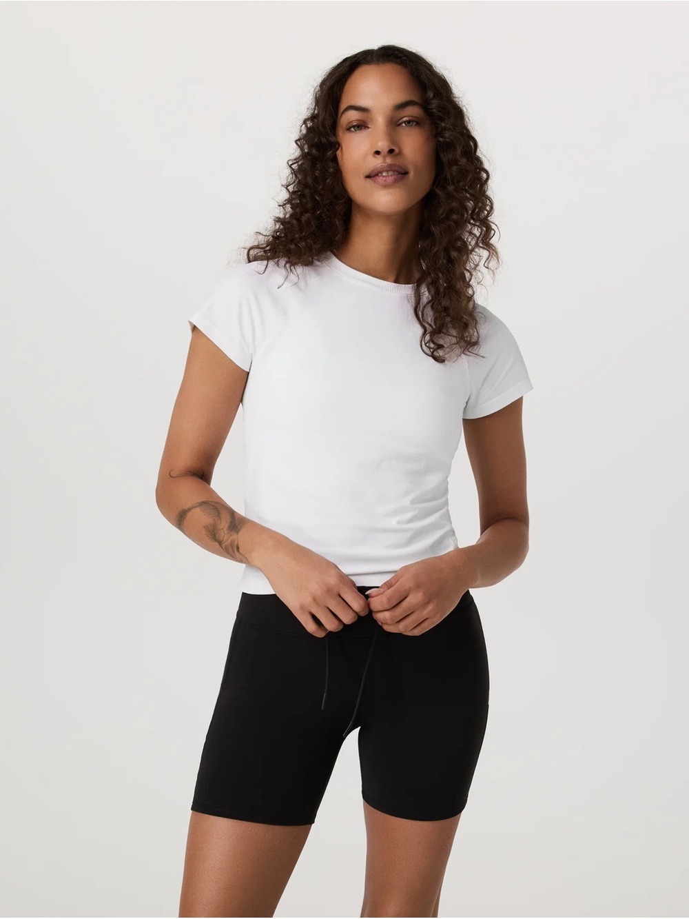 Vuori White Seamless Surge Short Sleeve Crew Tee Size Medium